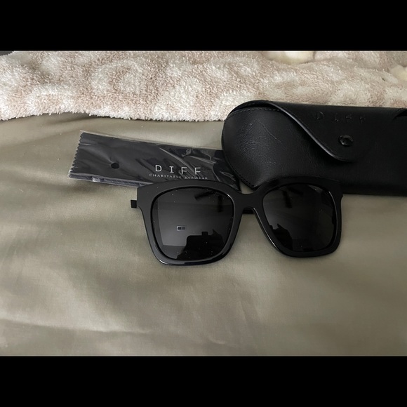 Diff eyewear Bella Black Grey Polarized Sunglasses. BNWOT. - Picture 8 of 8